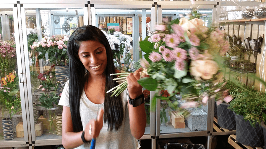 Flicka med blommor Flicka med blommor